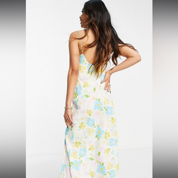 ASOS DESIGN linen cami maxi dress in pastel floral print - Picture 2 of 7